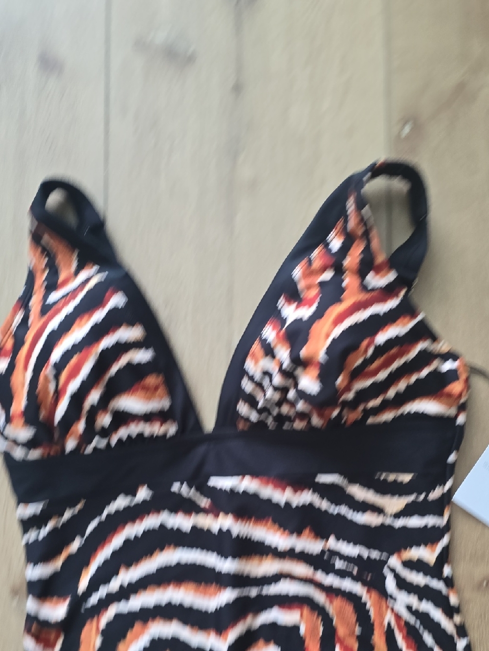 DKNY Animal Print One Piece Swimsuit Women’s Black Orange Zebra NWT 10 - Picture 3 of 6